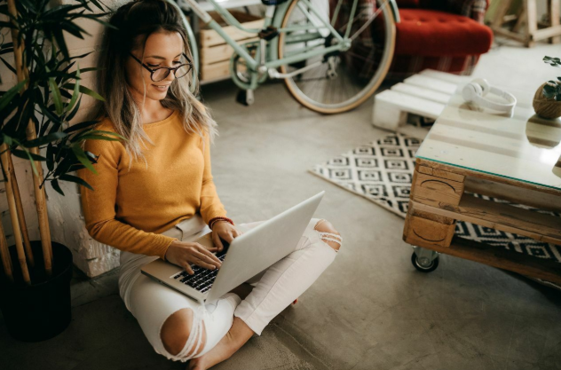 Kelly VanHoveln – Effortless Sales Mini-Course (Complete Guide)